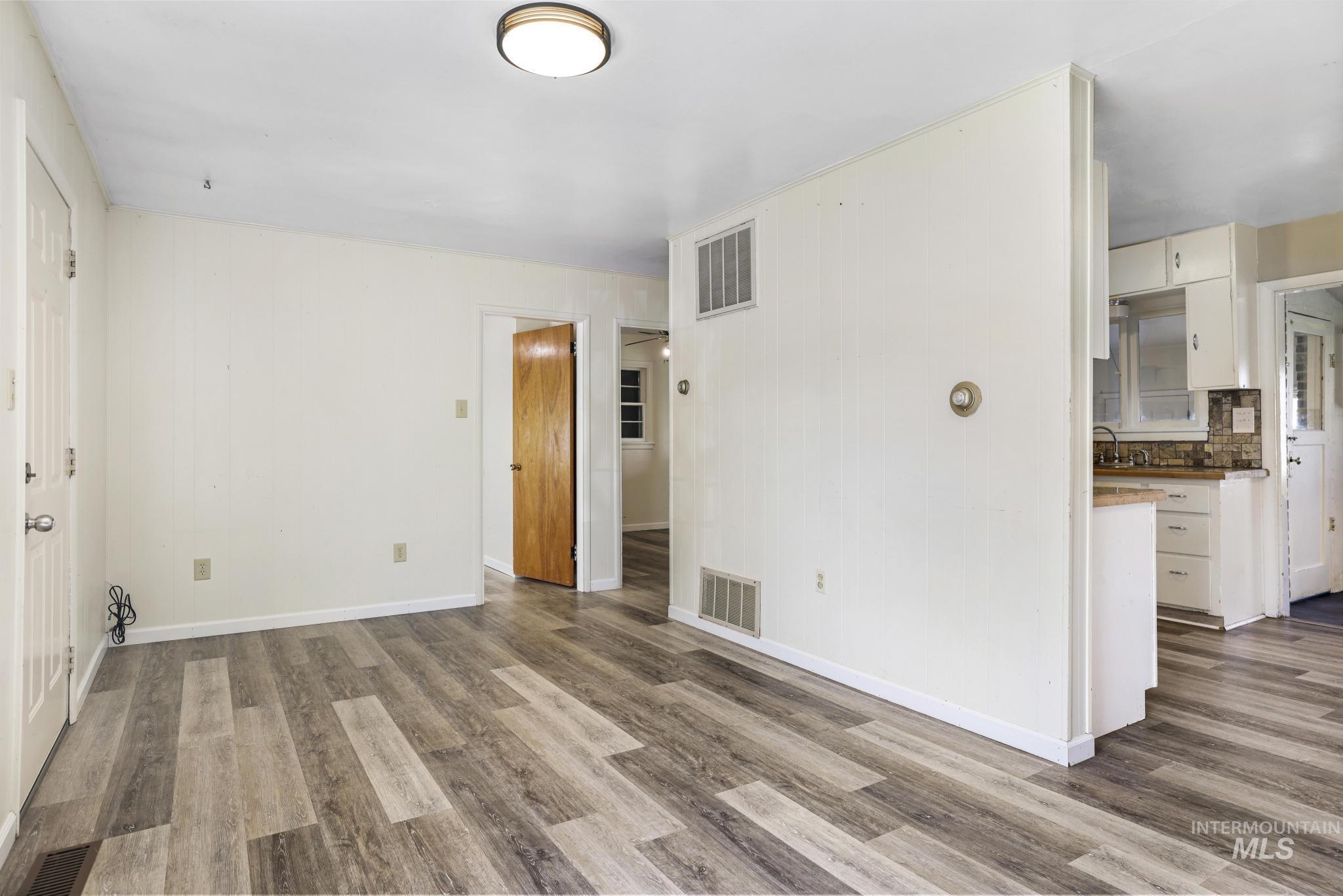 929 Nevada Street Gooding, ID 83330 - Photo 4 of 22
