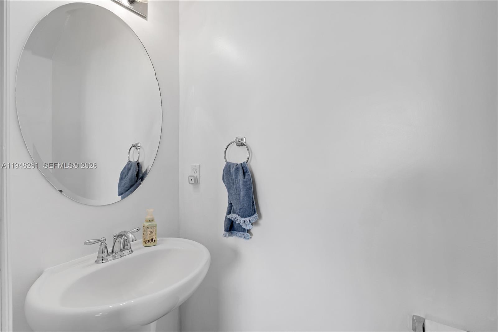 151 Southeast 22nd Avenue Homestead, FL 33033 - Photo 16 of 43 HALF BATHROOM