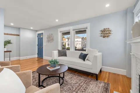 $875,000 | 42-44 Warren Street, Unit 42, Arlington, MA 02474