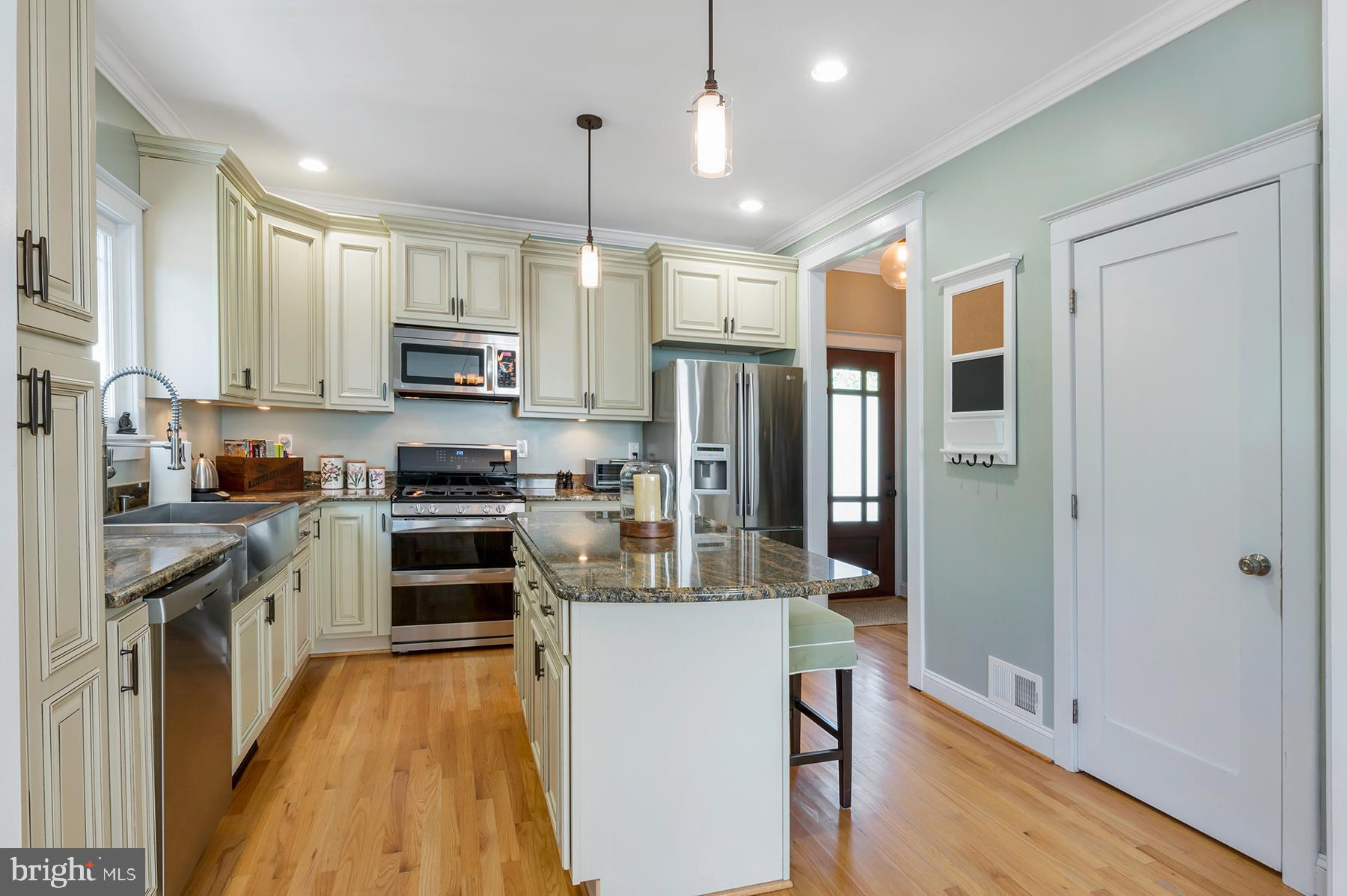 7736 West Shore Road Pasadena, MD 21122 - Photo 16 of 36 The chef & helpers will appreciate the layout