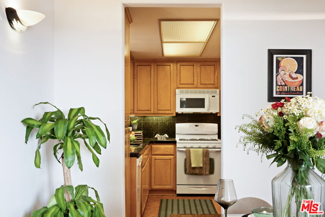 1811 Manning Avenue, Unit 101 Los Angeles, CA 90025 - Photo 11 of 50