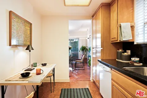 $995,000 | 1811 Manning Avenue, Unit 101, Los Angeles, CA 90025