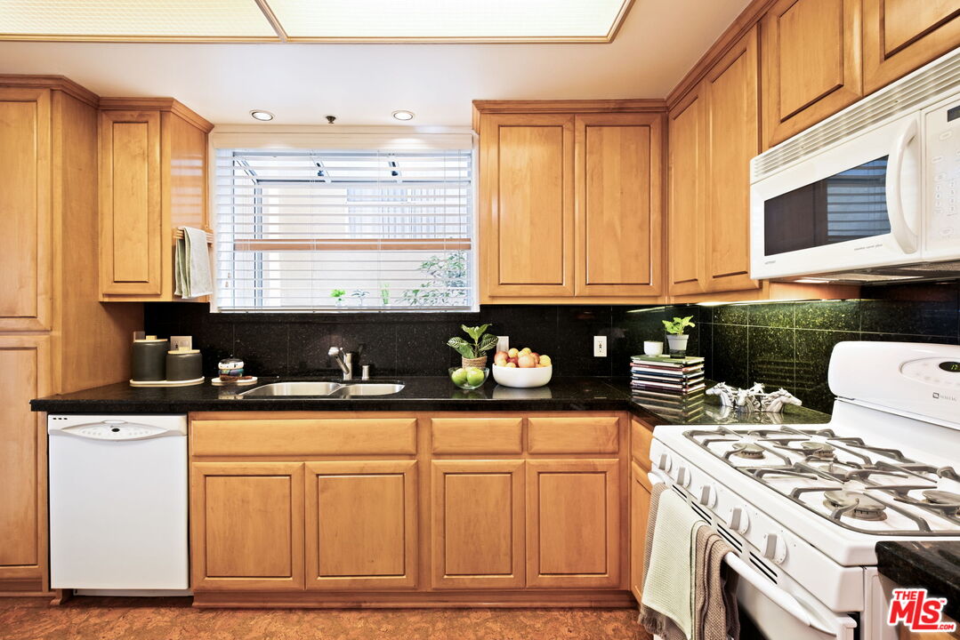 1811 Manning Avenue, Unit 101 Los Angeles, CA 90025 - Photo 15 of 50