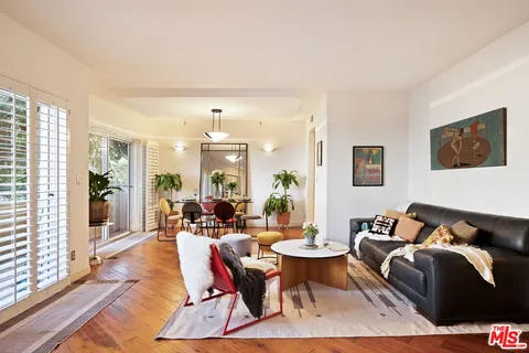 $995,000 | 1811 Manning Avenue, Unit 101, Los Angeles, CA 90025