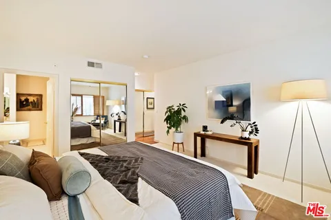 $995,000 | 1811 Manning Avenue, Unit 101, Los Angeles, CA 90025