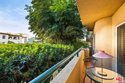 $995,000 | 1811 Manning Avenue, Unit 101, Los Angeles, CA 90025