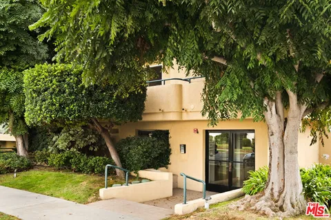 $995,000 | 1811 Manning Avenue, Unit 101, Los Angeles, CA 90025