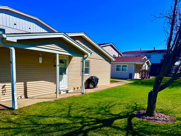 $240,000 | 19545 116th Avenue, Unit A, Mokena, IL 60448