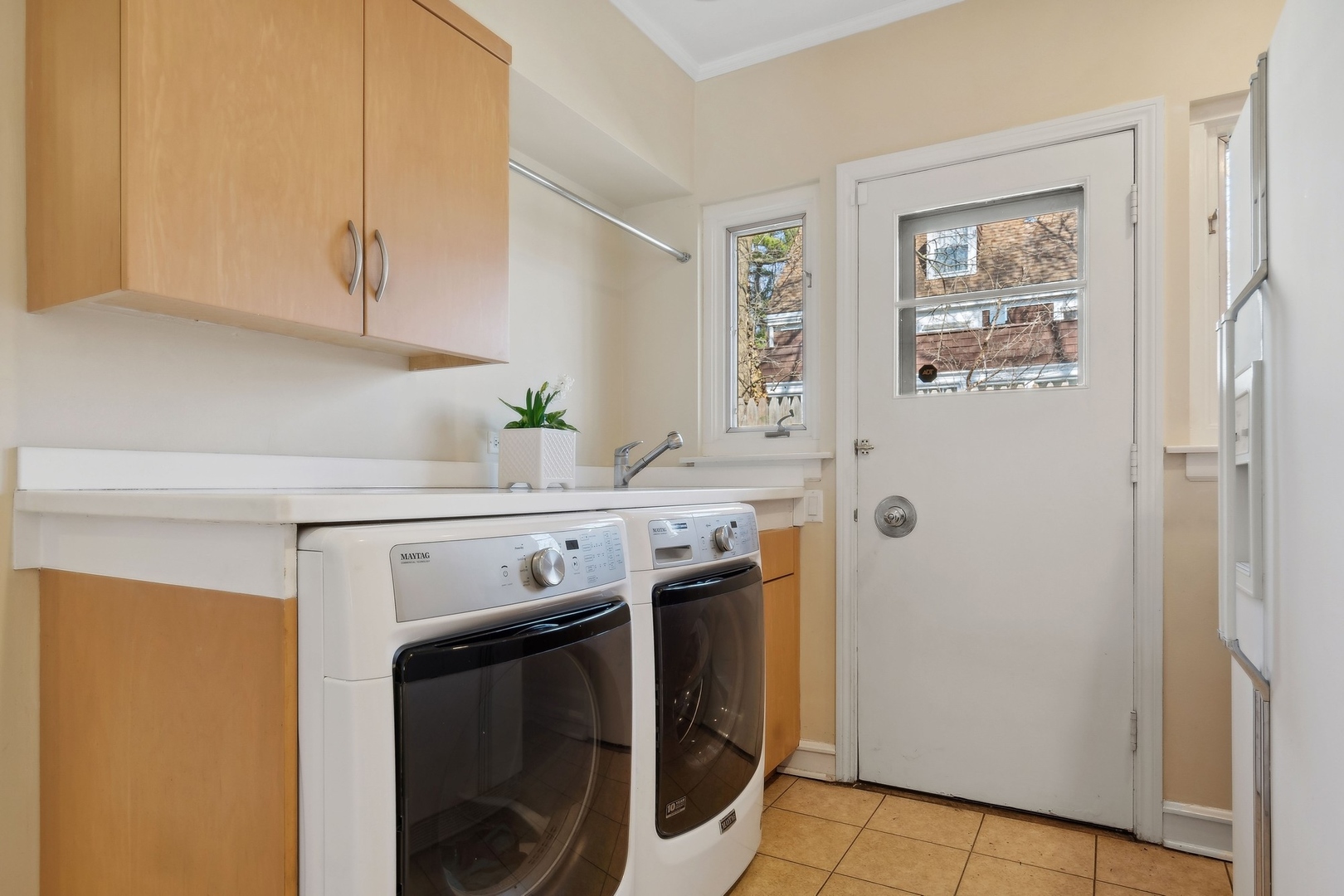 618 Ridge Road Winnetka, IL 60093 - Photo 25 of 29 a utility room with washer and dryer