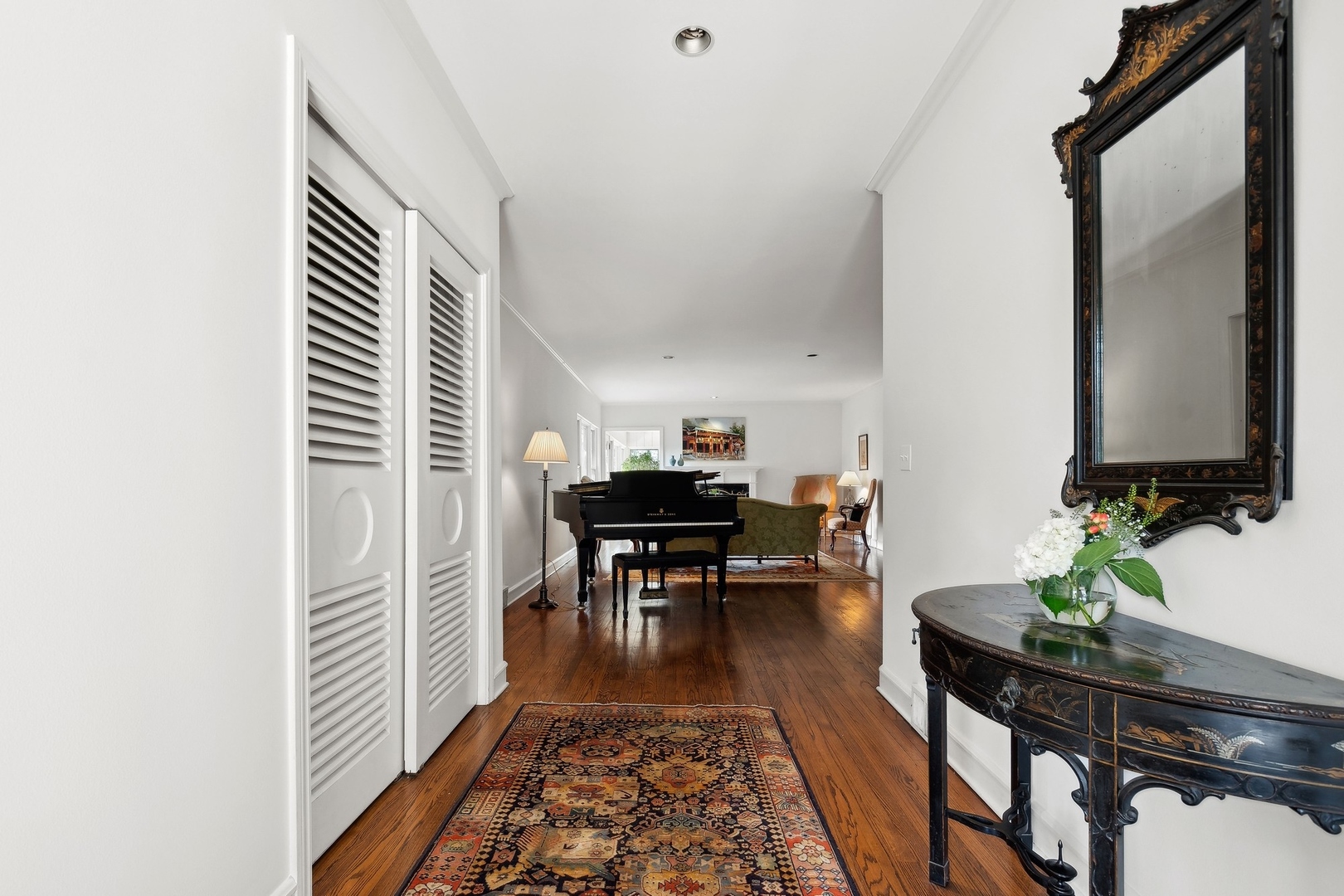 618 Ridge Road Winnetka, IL 60093 - Photo 5 of 29 a living room with furniture and a potted plant
