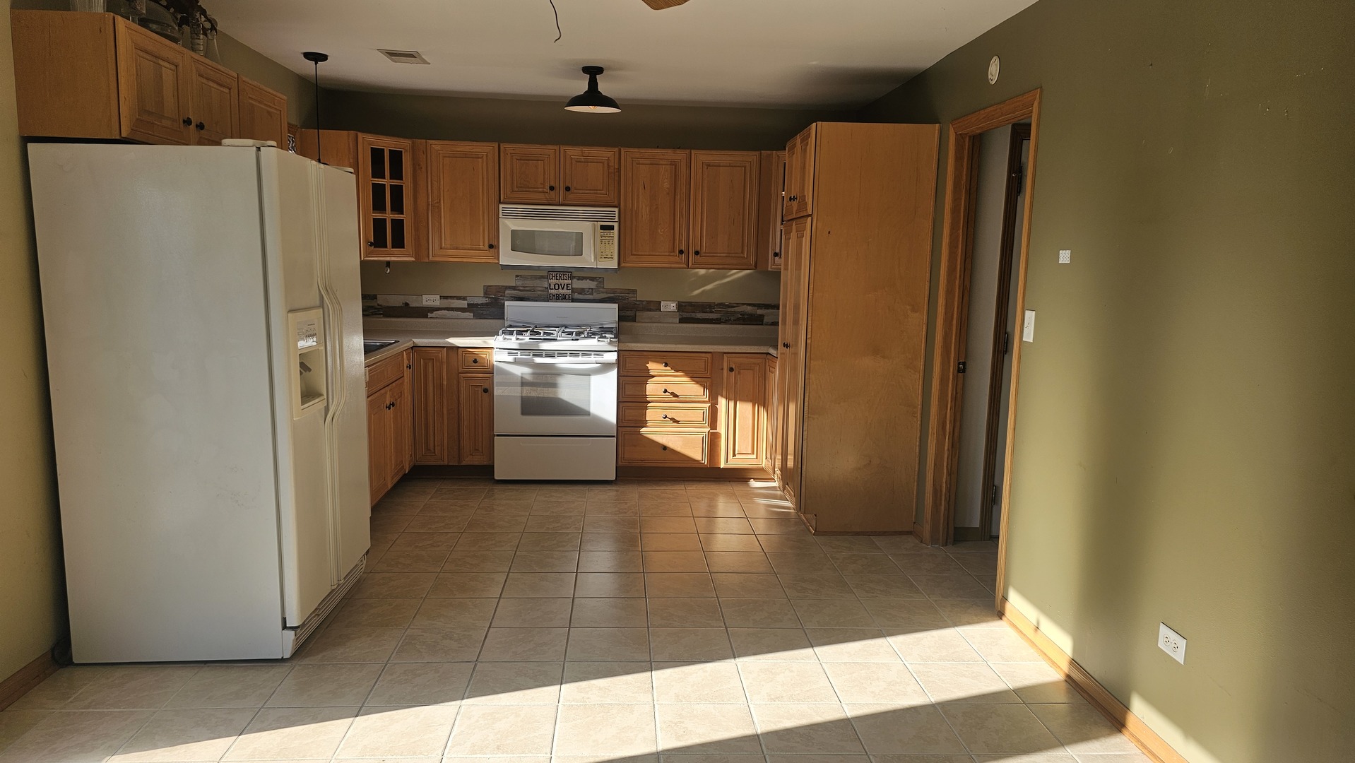 112 Cedarbend Drive Romeoville, IL 60446 - Photo 5 of 8