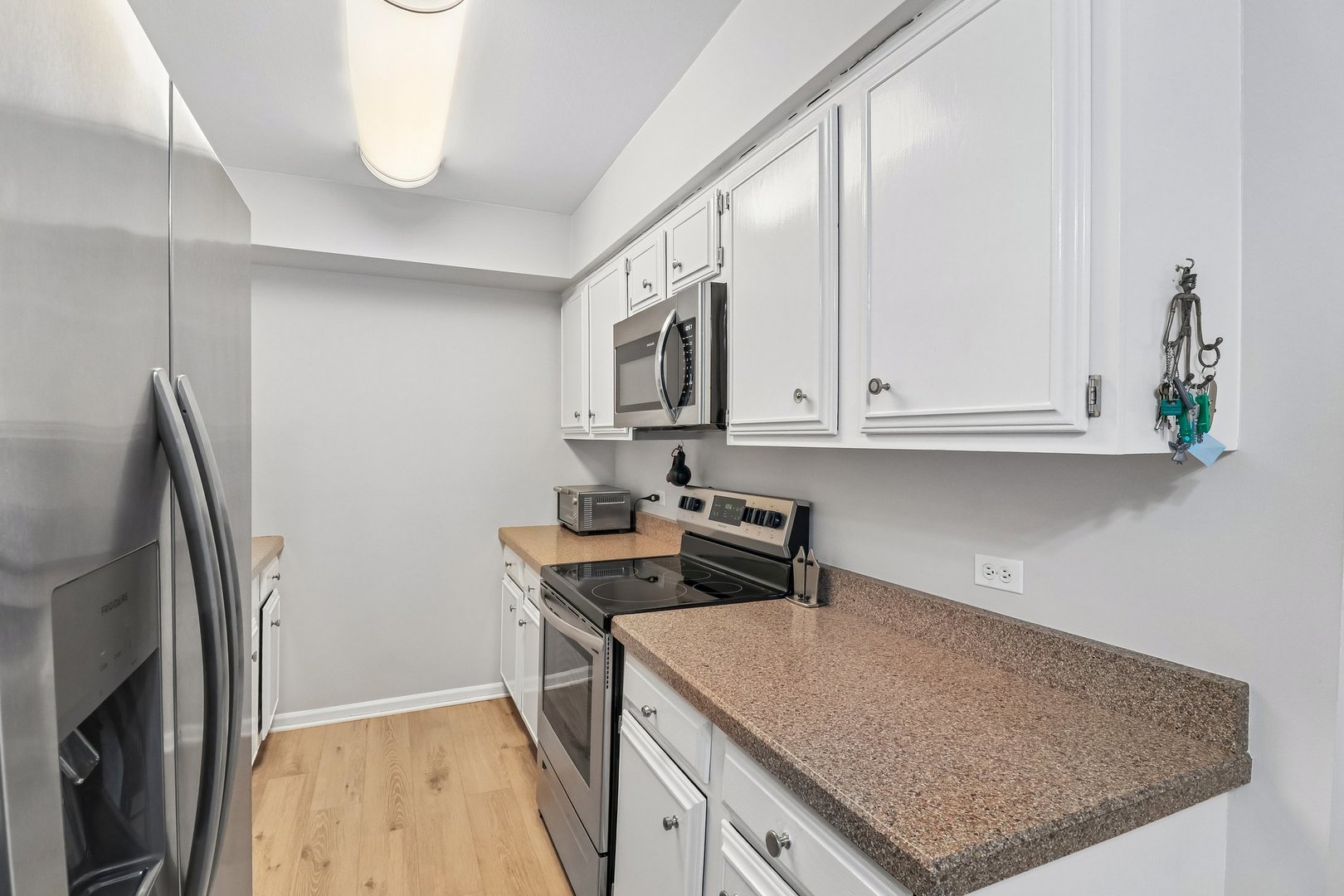 4050 Dundee Road, Unit 303 Northbrook, IL 60062 - Photo 12 of 38