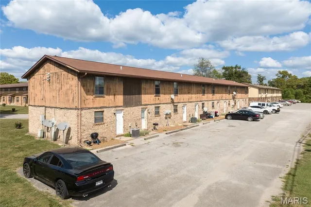 $5,750,000 | 1 Pheasantwood Drive, Belleville, IL 62226