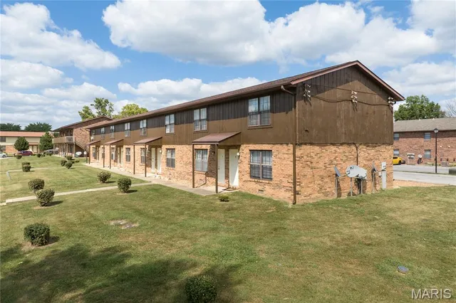 $5,750,000 | 1 Pheasantwood Drive, Belleville, IL 62226