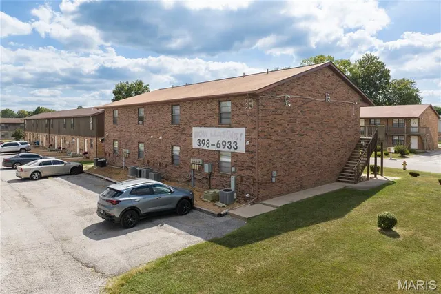 $5,750,000 | 1 Pheasantwood Drive, Belleville, IL 62226