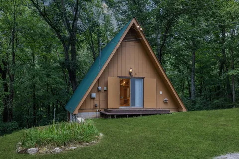 a view of entryway with a front door