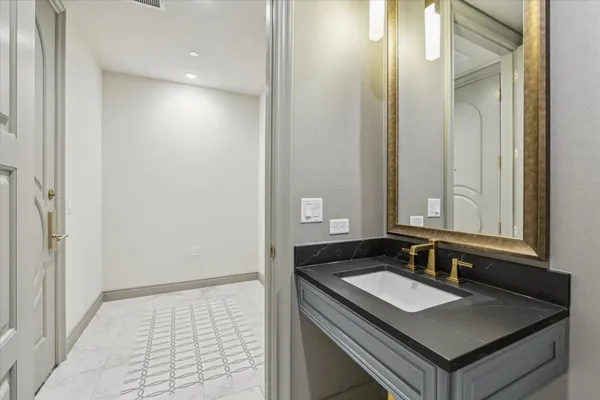 $10,133 | 1717 Bissonnet Street, Unit 1604, Houston, TX 77005