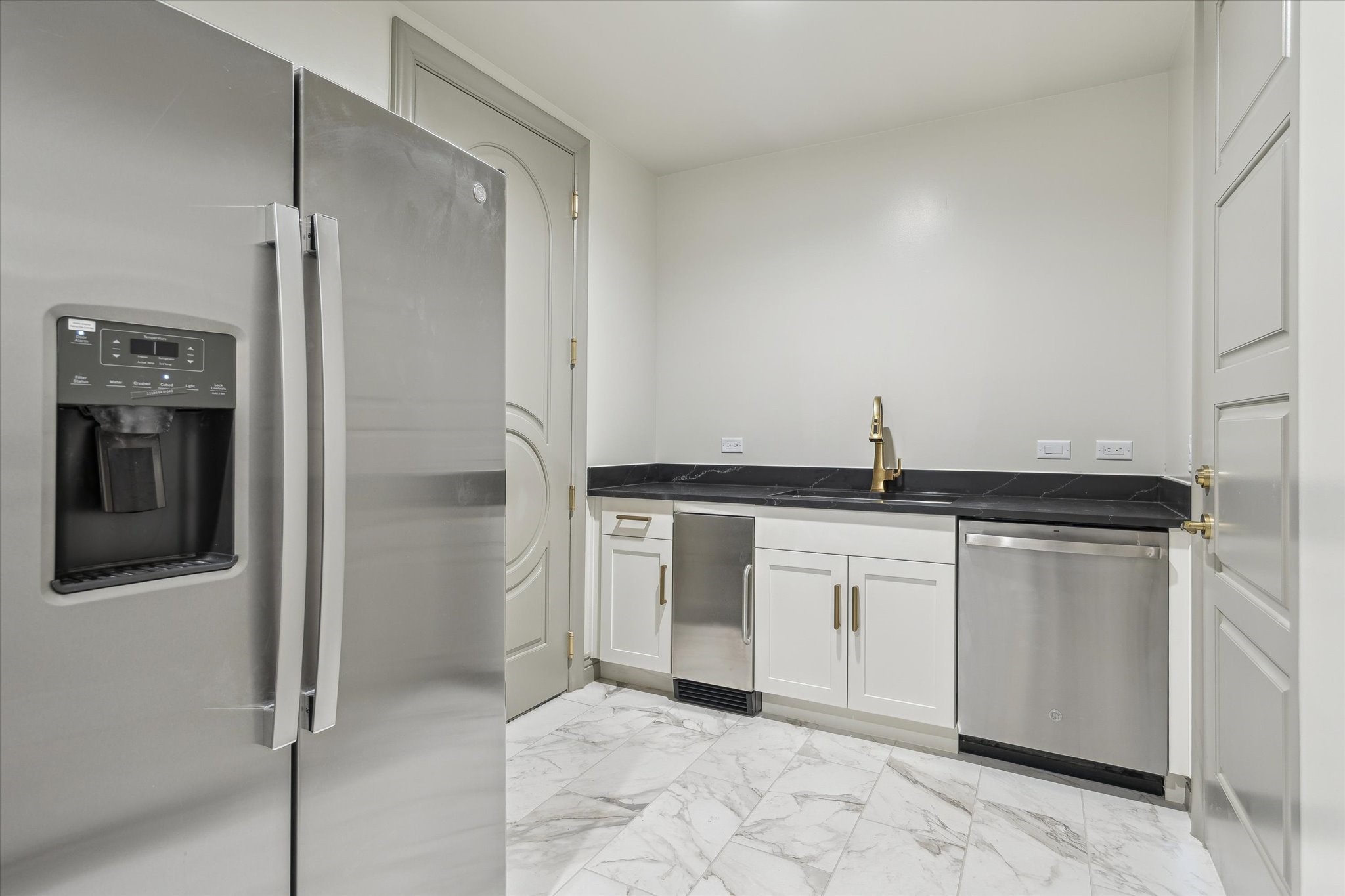 1717 Bissonnet Street, Unit 1604 Houston, TX 77005 - Photo 11 of 31 a kitchen with stainless steel appliances granite countertop a refrigerator and a sink
