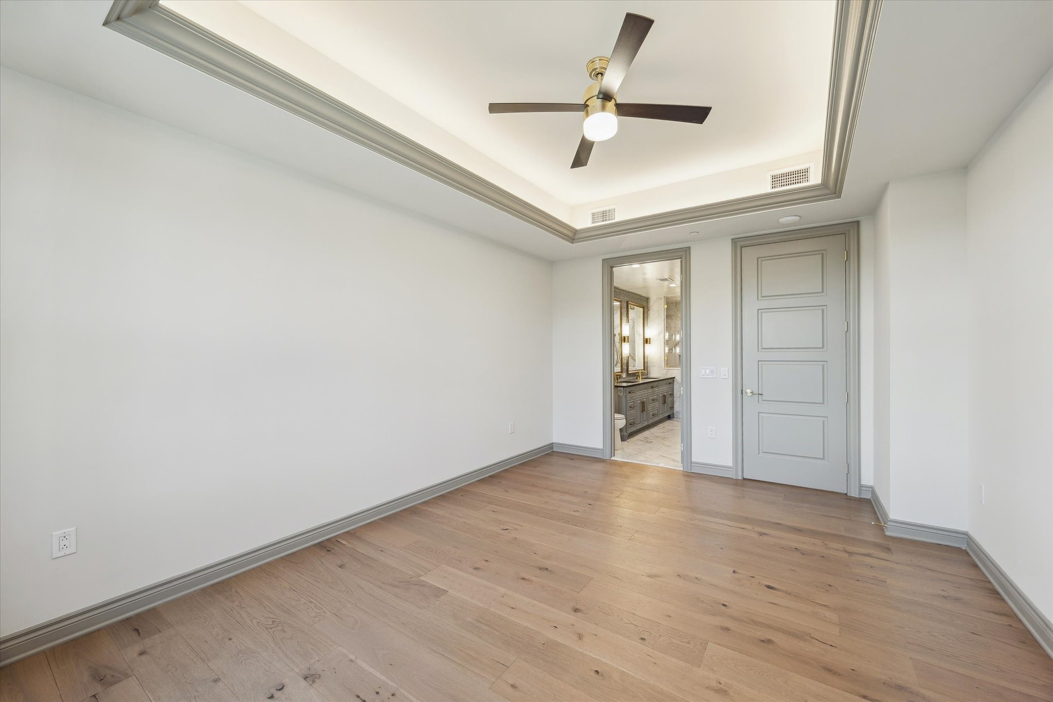1717 Bissonnet Street, Unit 1604 Houston, TX 77005 - Photo 20 of 31 an empty room with wooden floor and ceiling fan