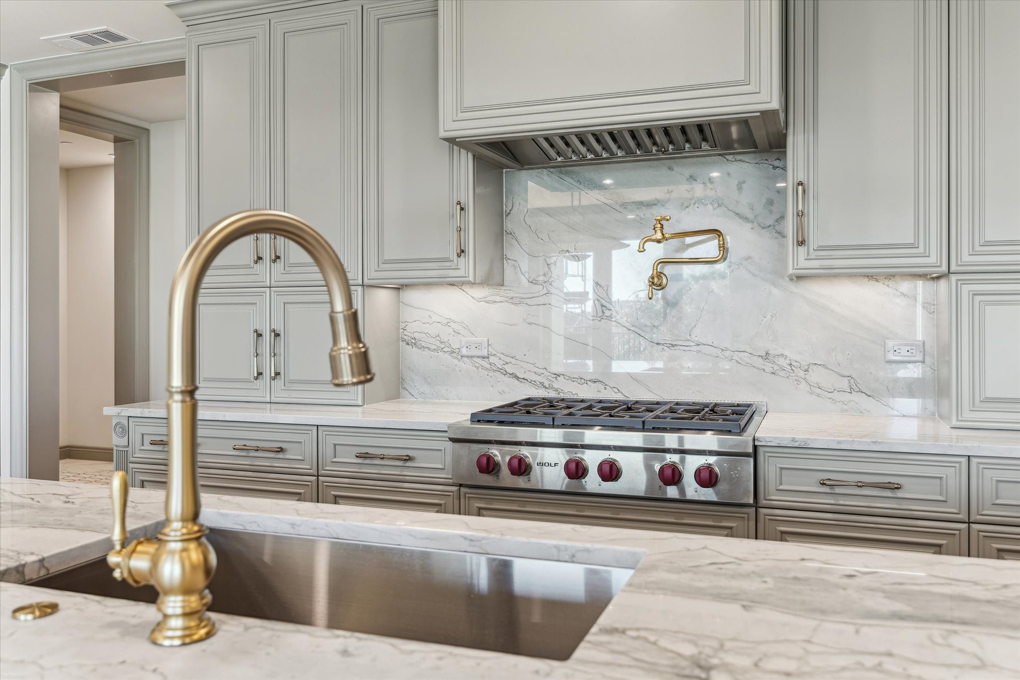 1717 Bissonnet Street, Unit 1604 Houston, TX 77005 - Photo 5 of 31 a kitchen with a stove and a sink
