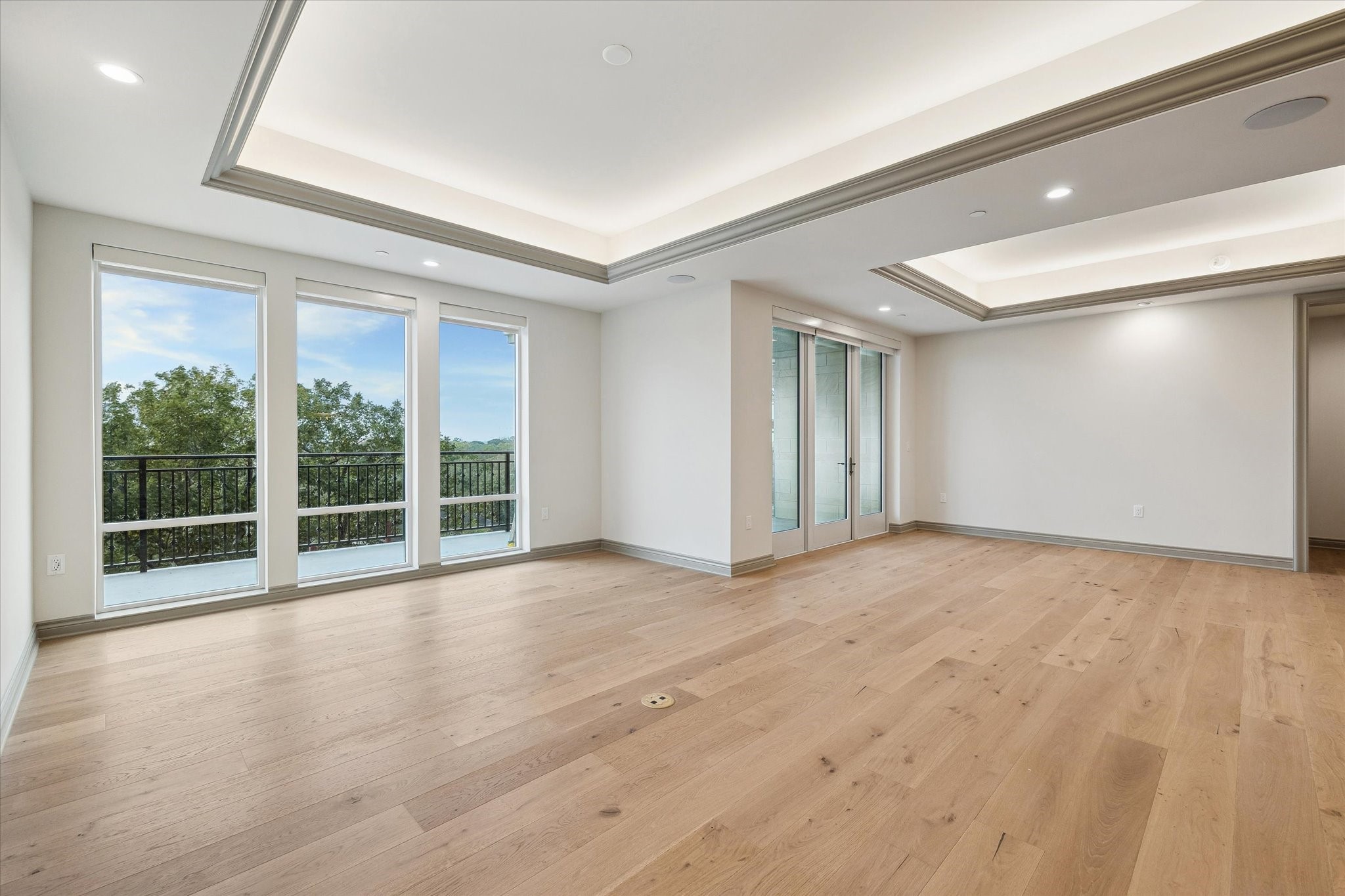 1717 Bissonnet Street, Unit 1604 Houston, TX 77005 - Photo 9 of 32 Automatic shades on all windows, built-in Sonos speakers and optional hanging light fixtures.