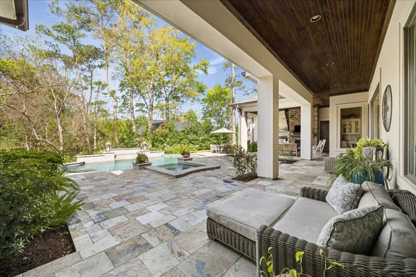 $4,500,000 | 107 Willowend Drive, Hunters Creek Village, TX 77024