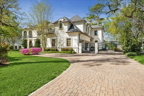 $4,500,000 | 107 Willowend Drive, Hunters Creek Village, TX 77024