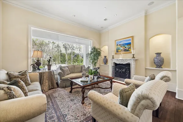 $4,500,000 | 107 Willowend Drive, Hunters Creek Village, TX 77024