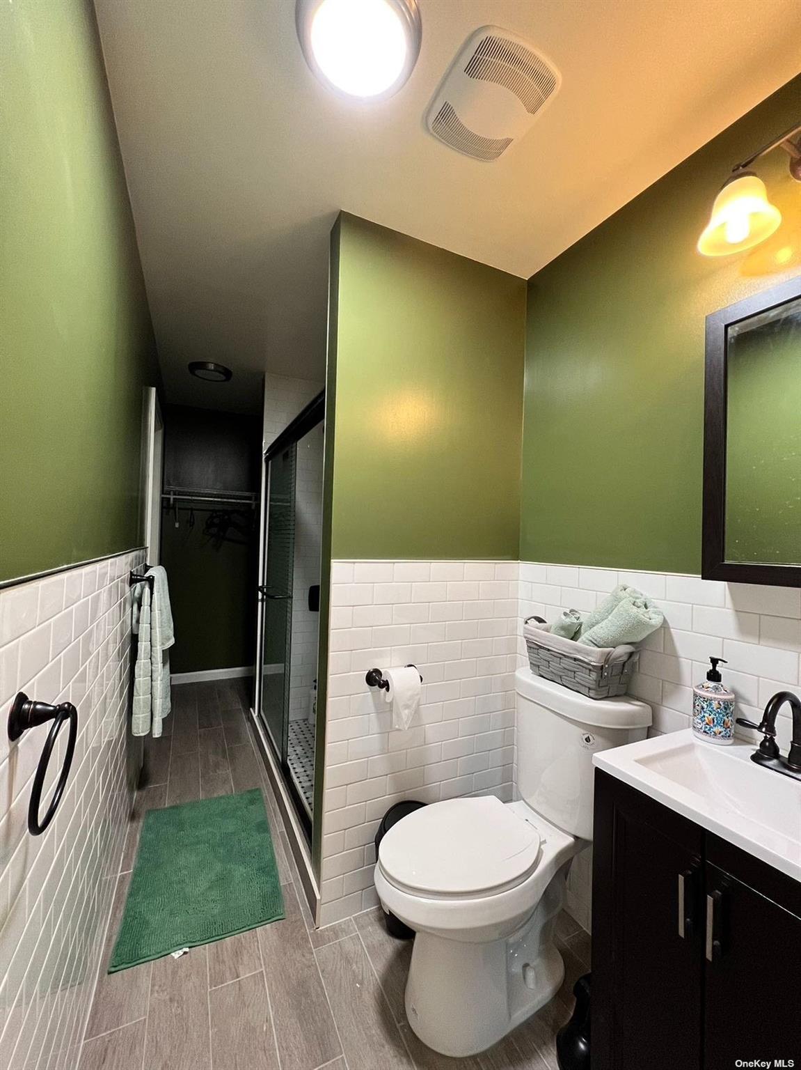 9 Pinekill Lane Windham, NY 12496 - Photo 10 of 27 a bathroom with a toilet sink and mirror