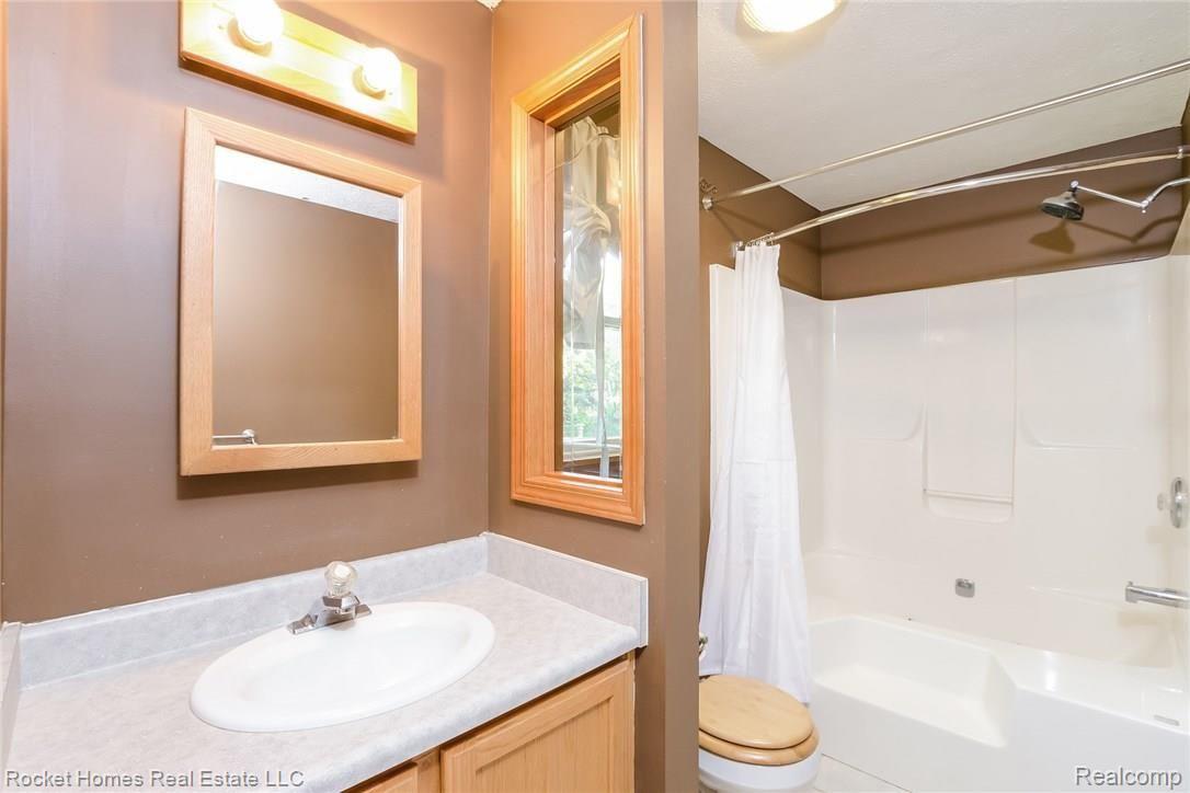 17301 Waterloo Road Chelsea, MI 48118 - Photo 13 of 28 021-Bathroom-4961014-medium.jpg