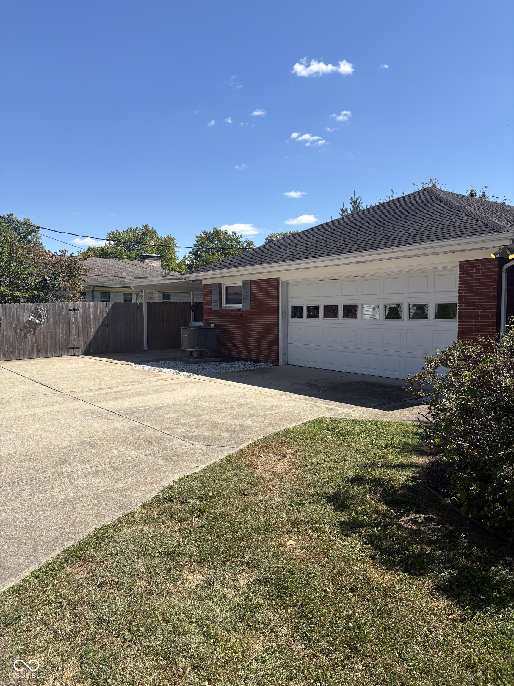 1921 Washington Street Columbus, IN 47201 - Photo 6 of 32