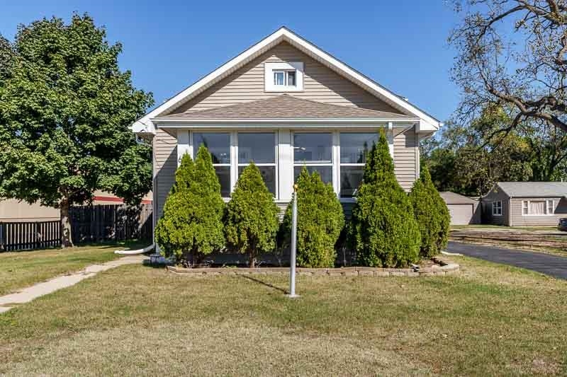 620 Harlem Road Machesney Park, IL 61115 - Photo 1 of 42 a front view of a house with a yard