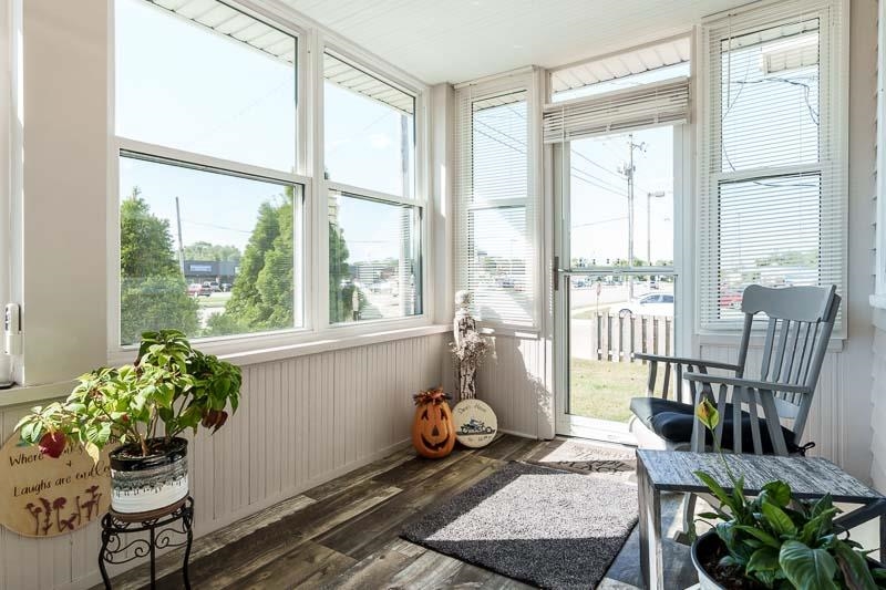 620 Harlem Road Machesney Park, IL 61115 - Photo 30 of 42 a living room with furniture and flowers