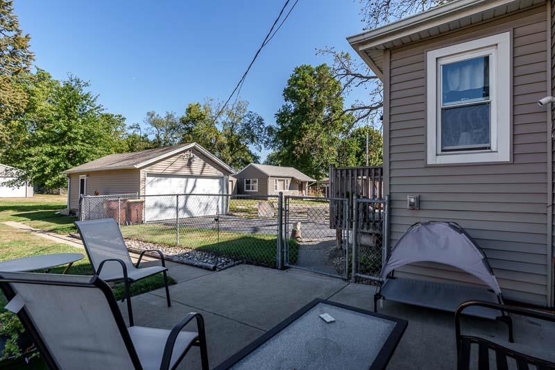620 Harlem Road Machesney Park, IL 61115 - Photo 41 of 42 a front view of a house with garden