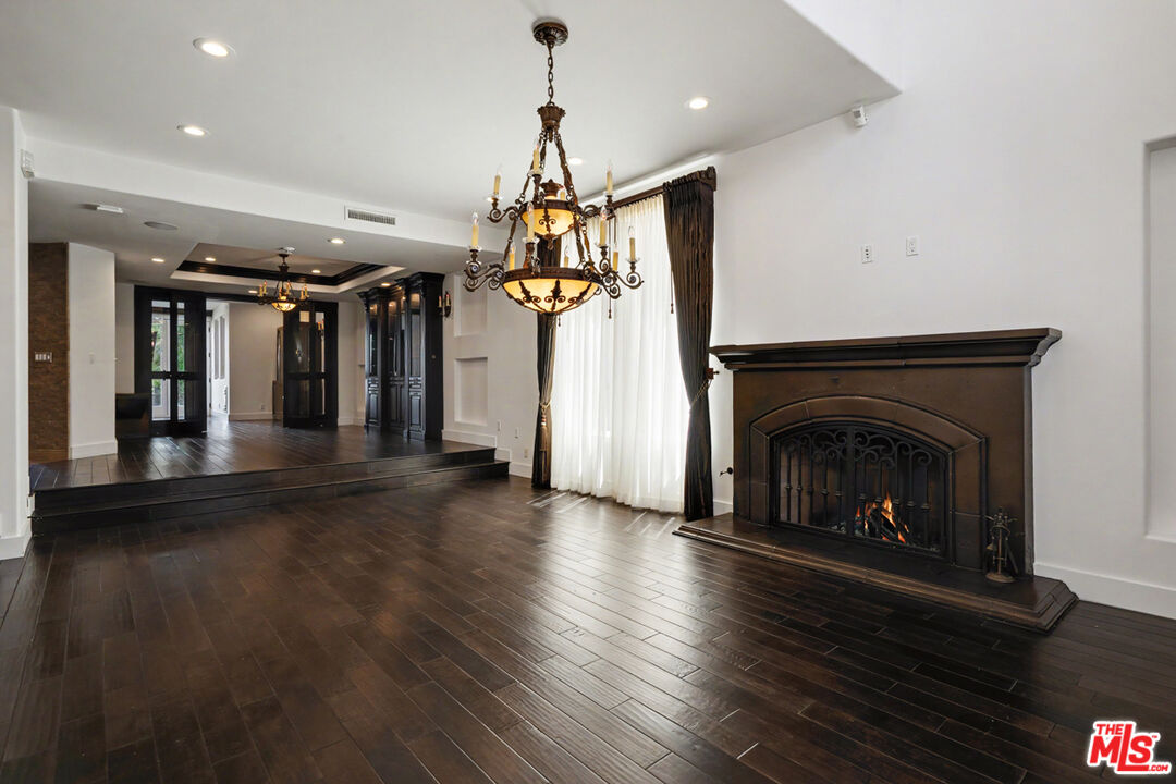 12608 Promontory Road Los Angeles, CA 90049 - Photo 9 of 68