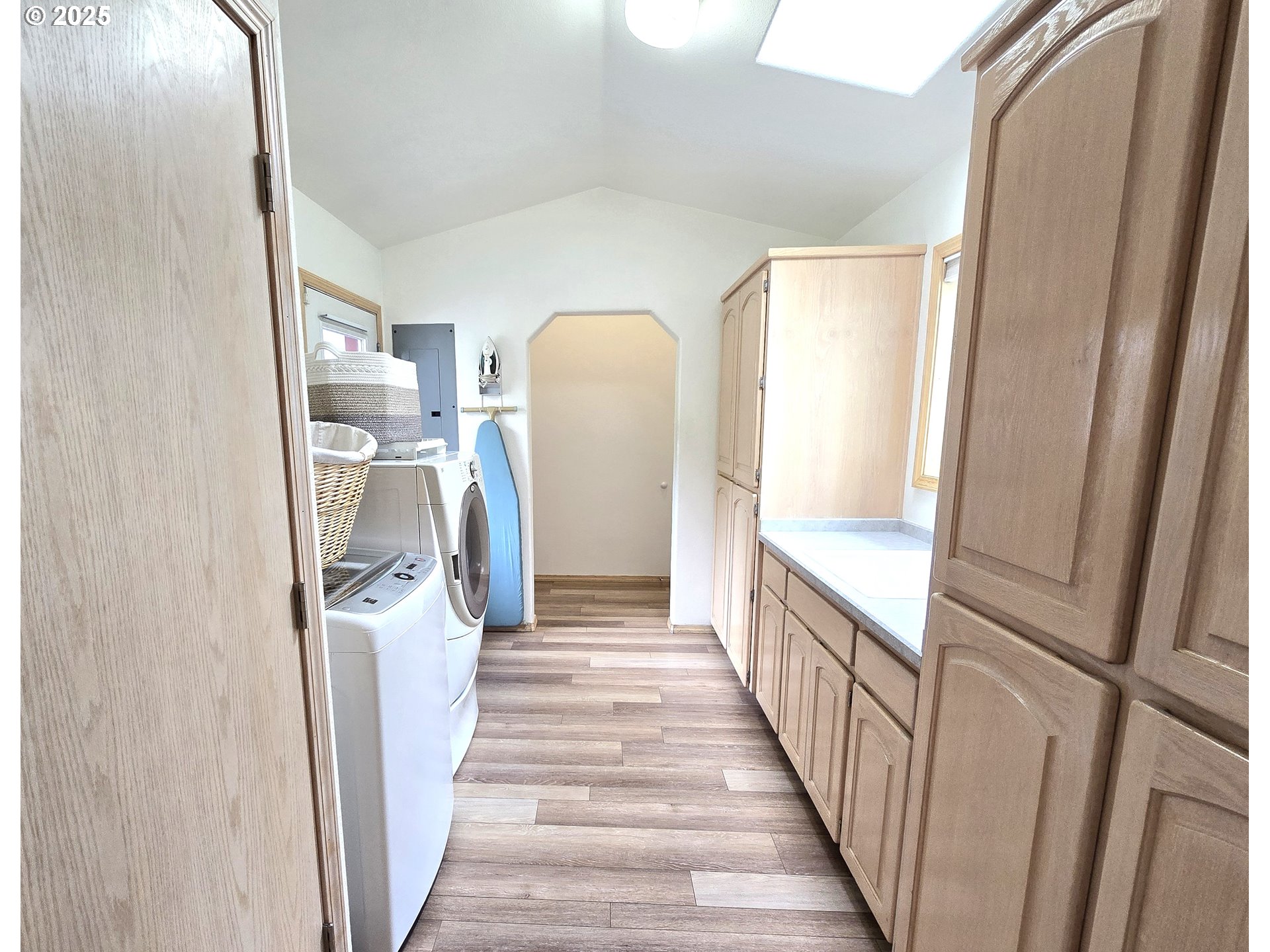 80393 Zimmer Lane Hermiston, OR 97838 - Photo 20 of 46 a view of a bathroom with sink and mirror