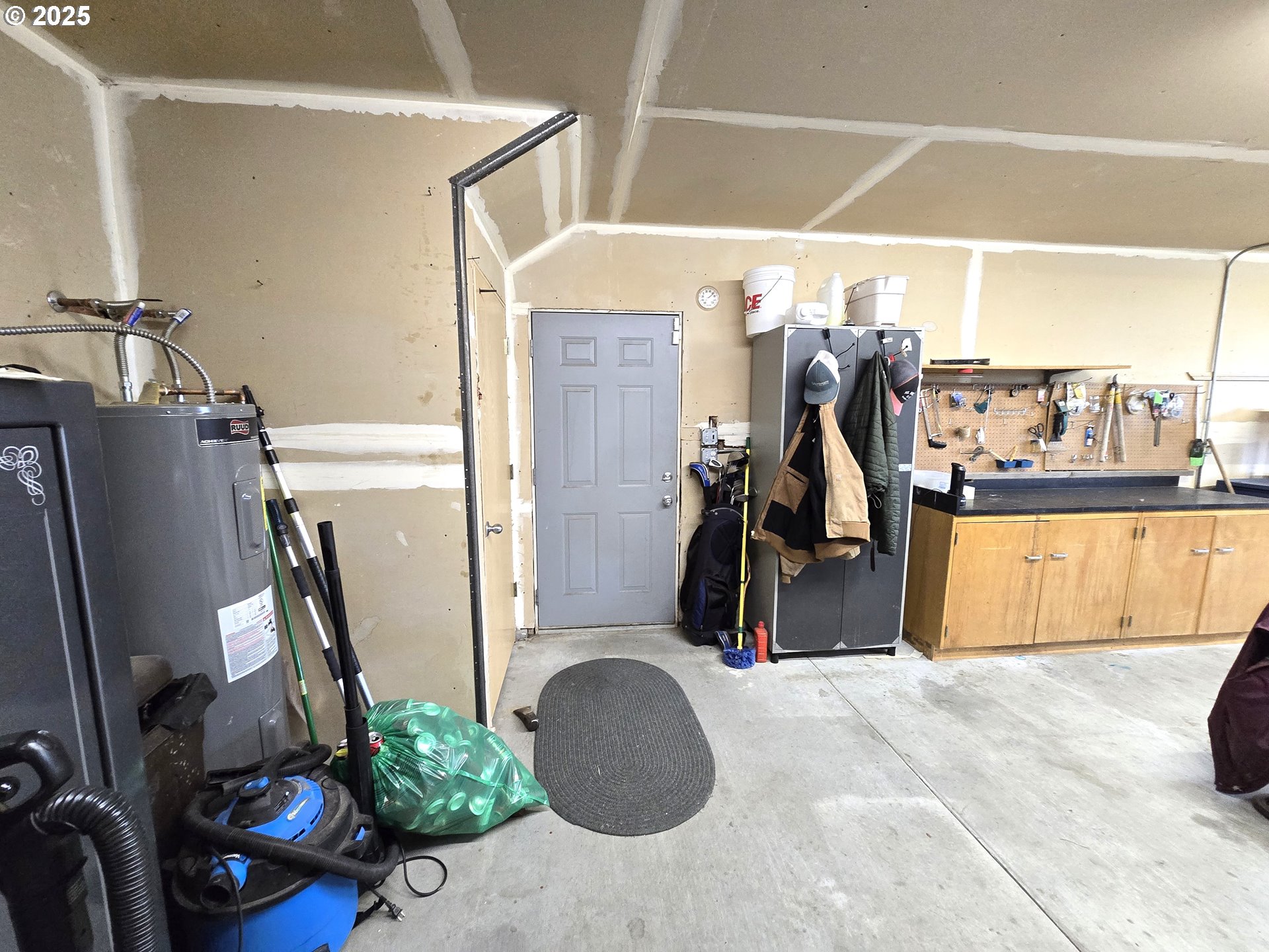 80393 Zimmer Lane Hermiston, OR 97838 - Photo 30 of 46 a view of a room with gym equipment