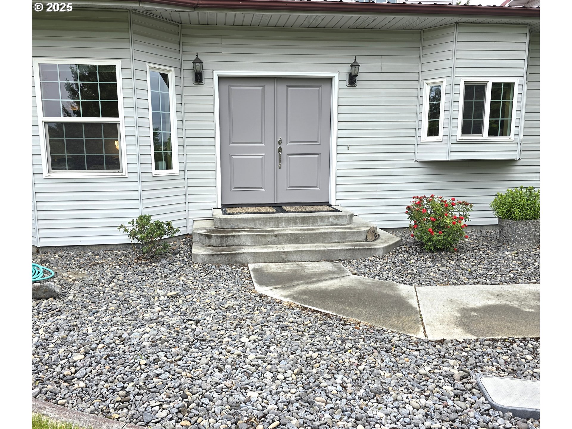 80393 Zimmer Lane Hermiston, OR 97838 - Photo 3 of 46 a view of a house with a window and door
