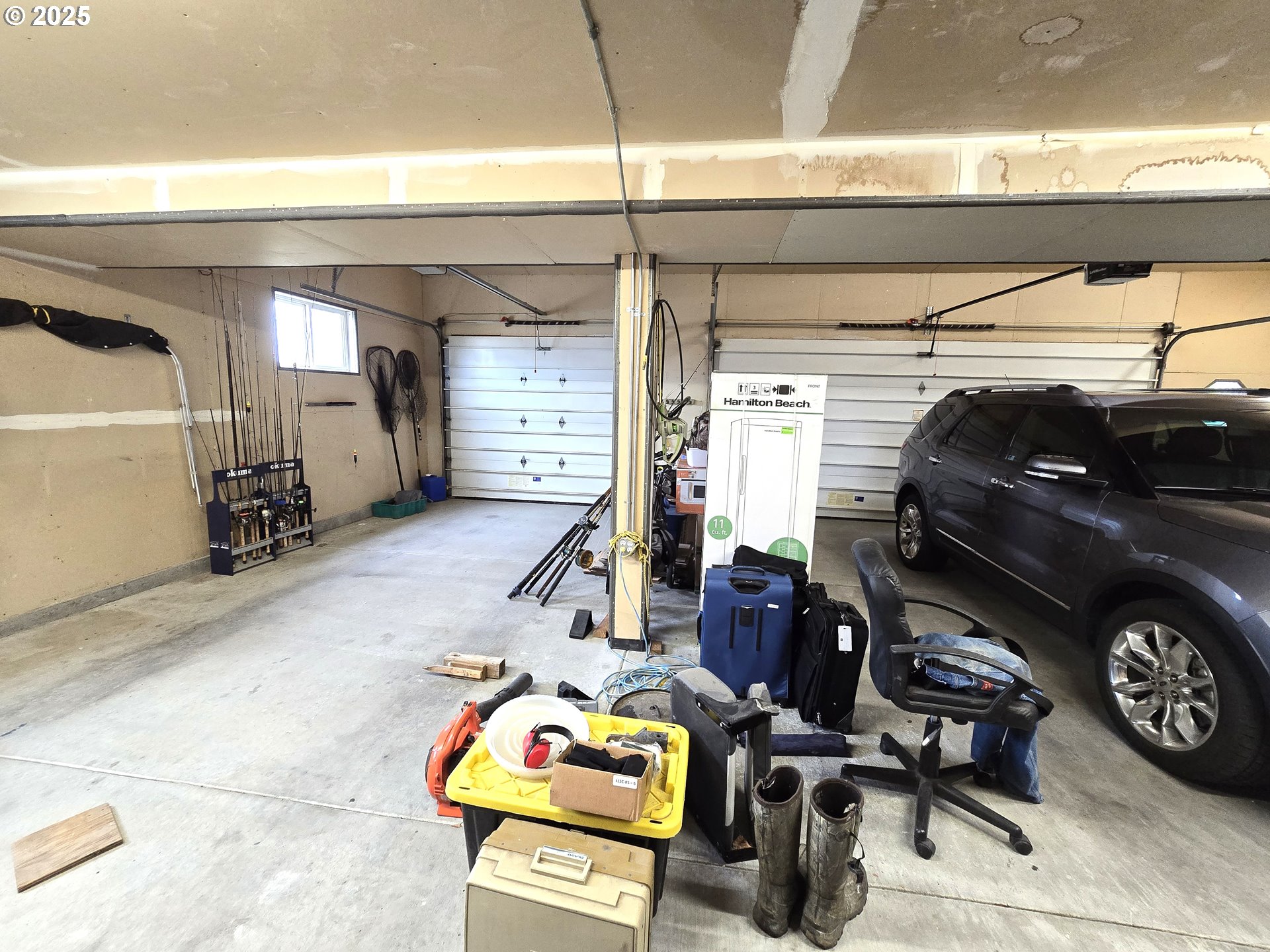 80393 Zimmer Lane Hermiston, OR 97838 - Photo 32 of 46 a car parked in a parking garage