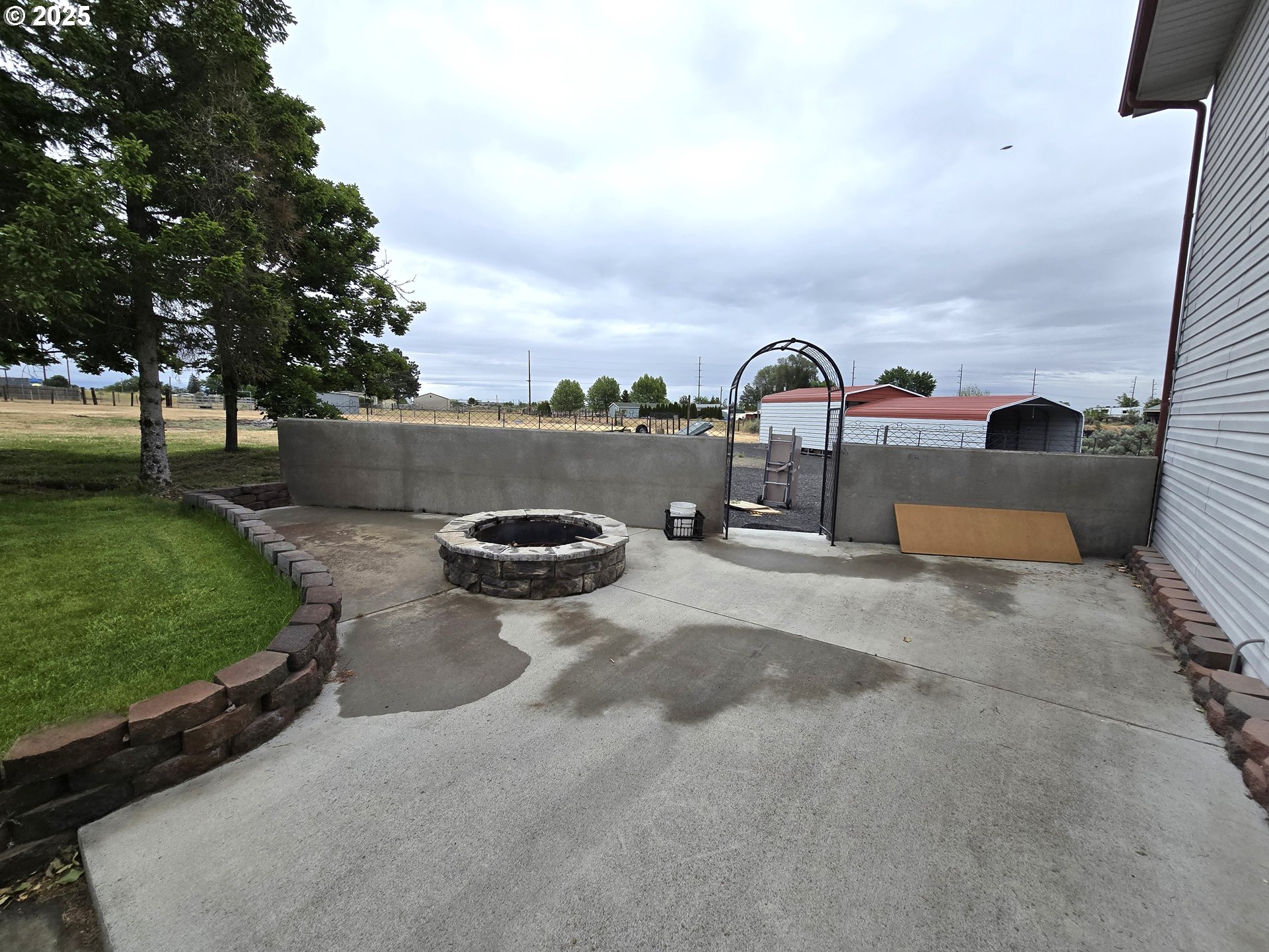 80393 Zimmer Lane Hermiston, OR 97838 - Photo 33 of 46 a view of a backyard with table and chairs
