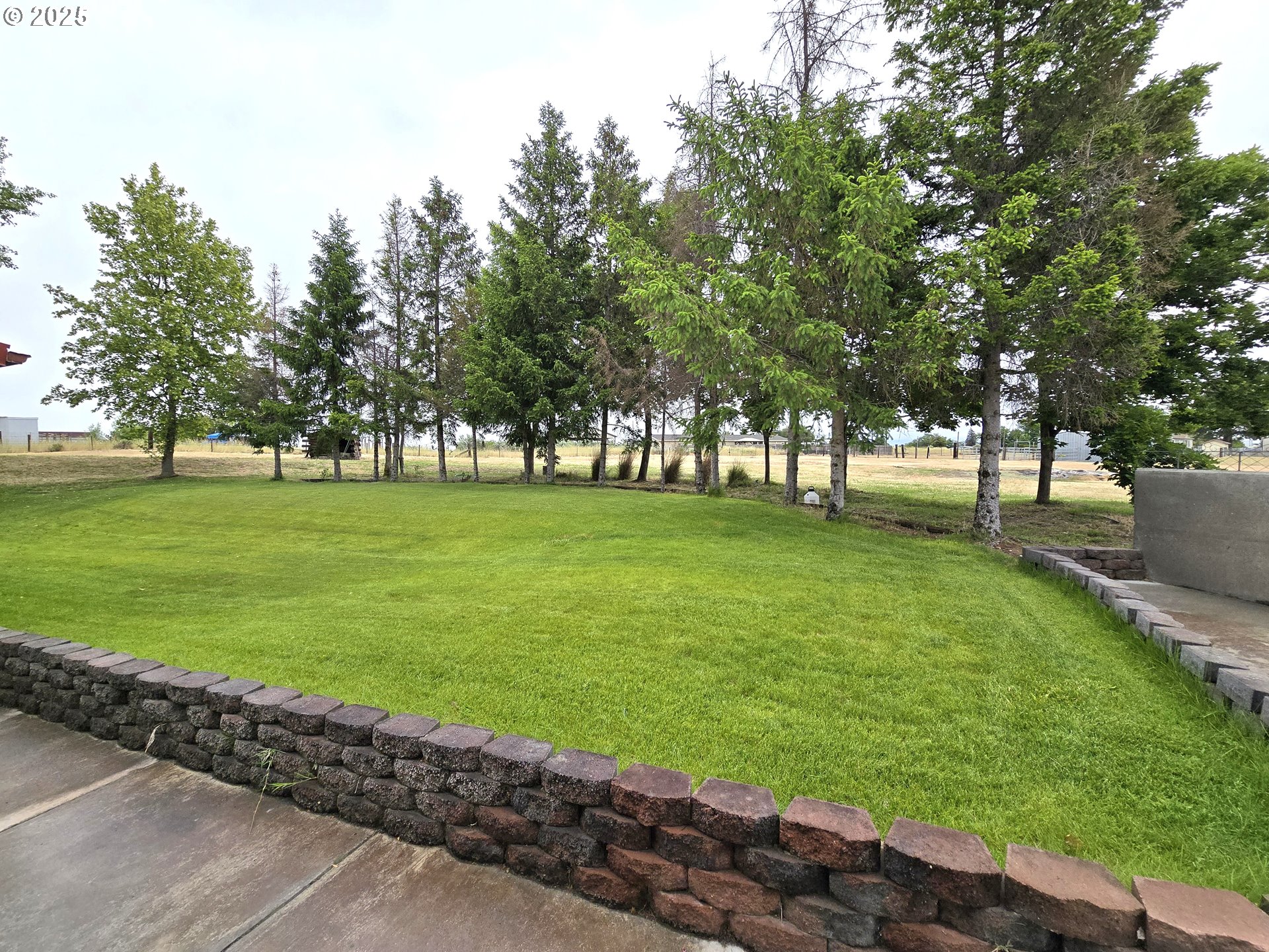 80393 Zimmer Lane Hermiston, OR 97838 - Photo 34 of 46 a view of a park with large trees