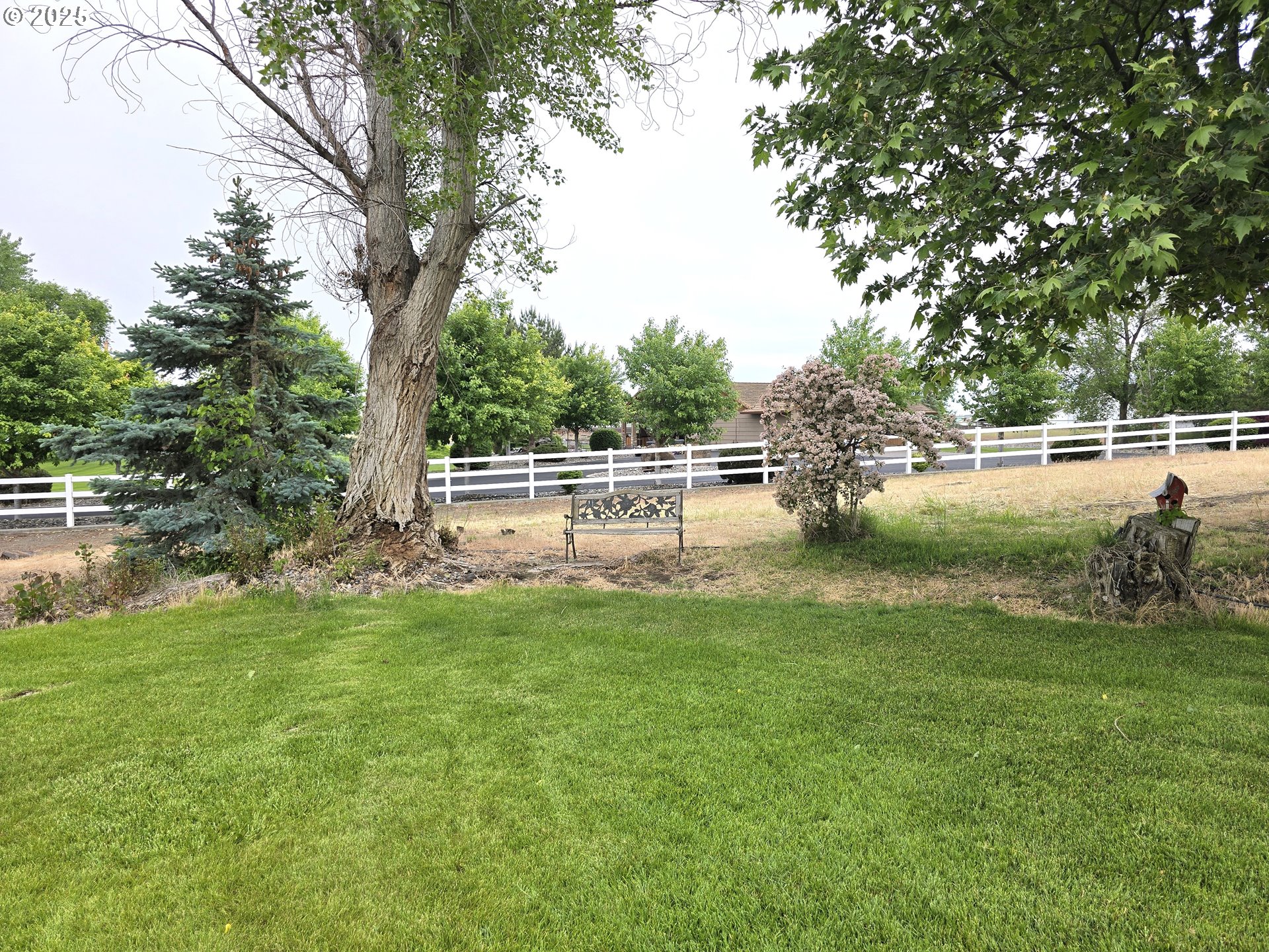 80393 Zimmer Lane Hermiston, OR 97838 - Photo 40 of 46 a view of a lake with a yard