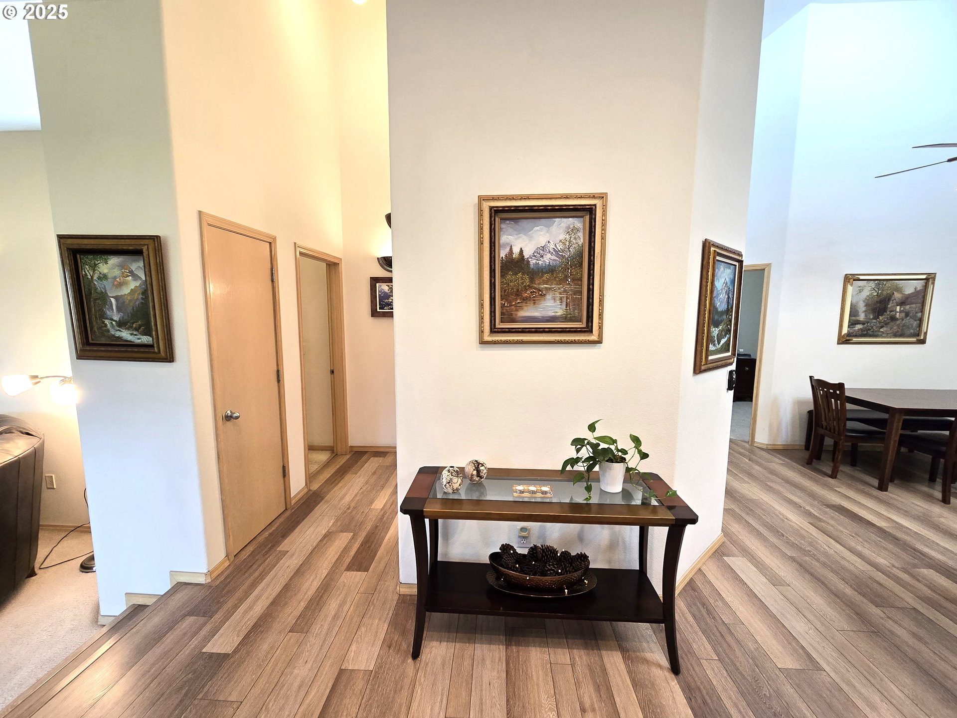 80393 Zimmer Lane Hermiston, OR 97838 - Photo 4 of 46 a view of a livingroom with furniture and wooden floor