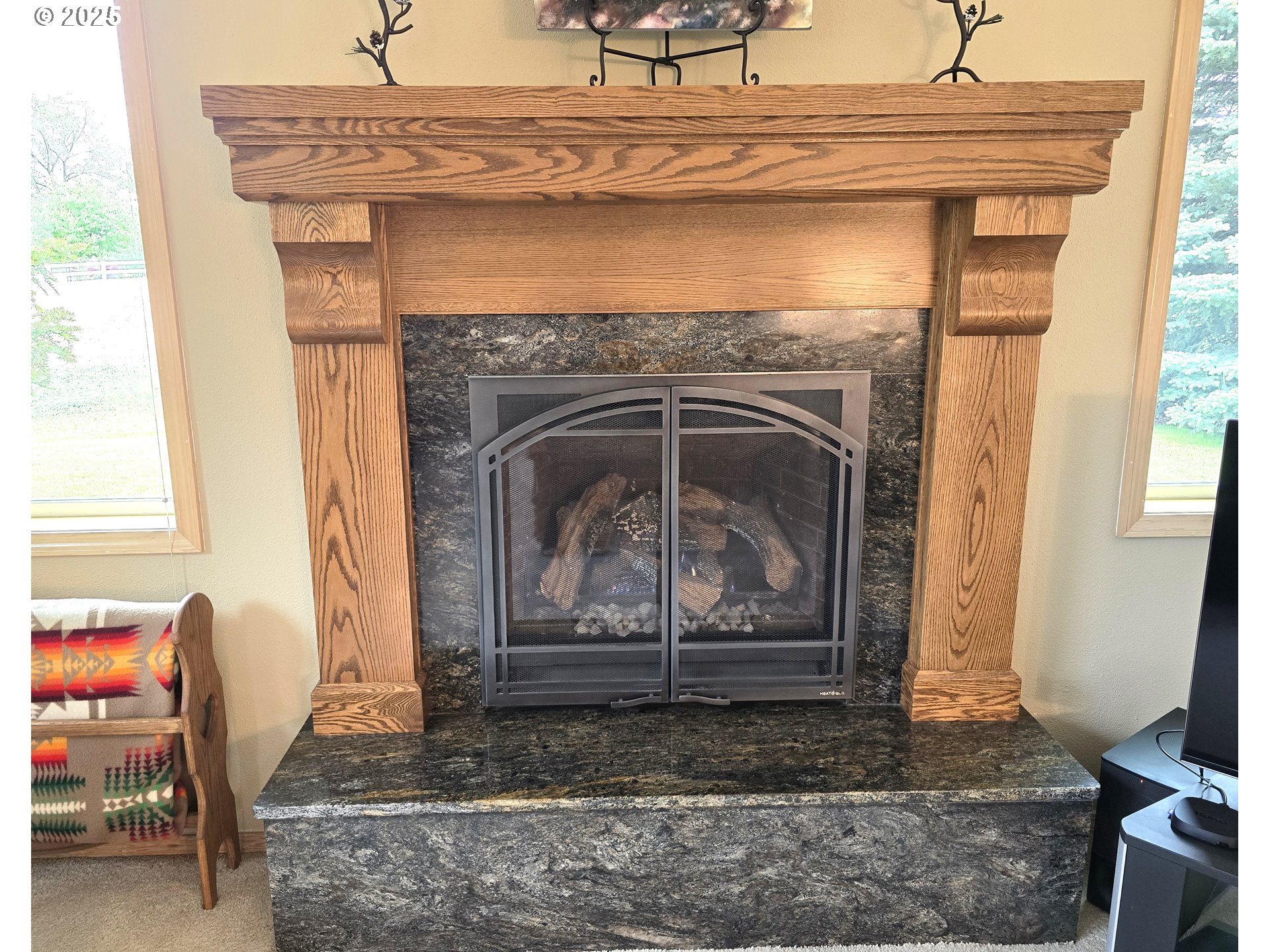 80393 Zimmer Lane Hermiston, OR 97838 - Photo 6 of 46 a view of fireplace and utility room