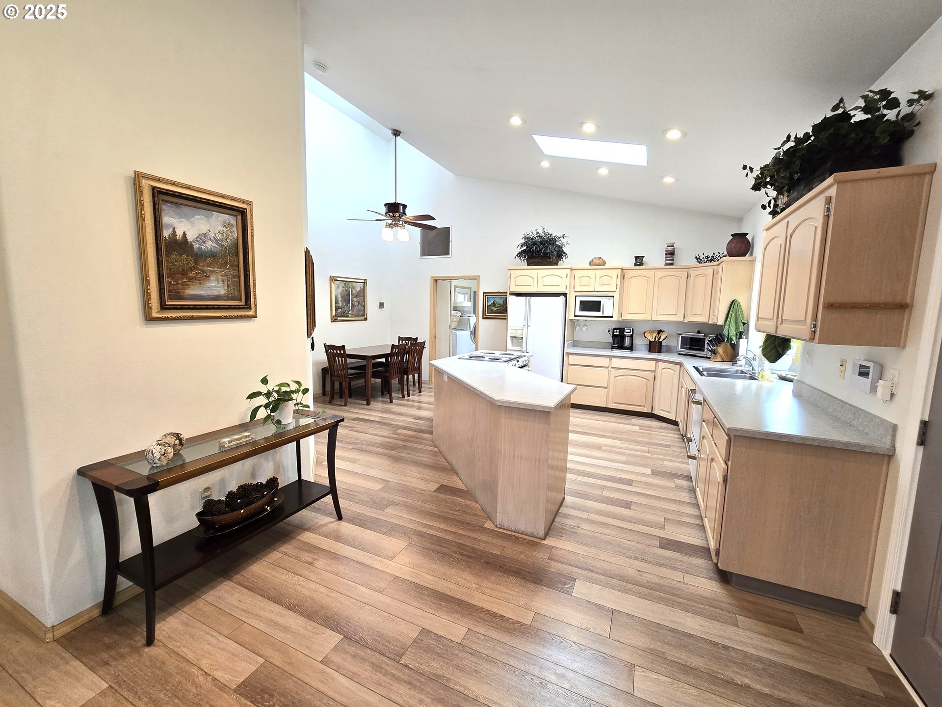 80393 Zimmer Lane Hermiston, OR 97838 - Photo 8 of 46 a living room with furniture and a flat screen tv