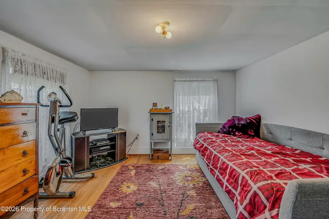 a bed room with two beds and a closet