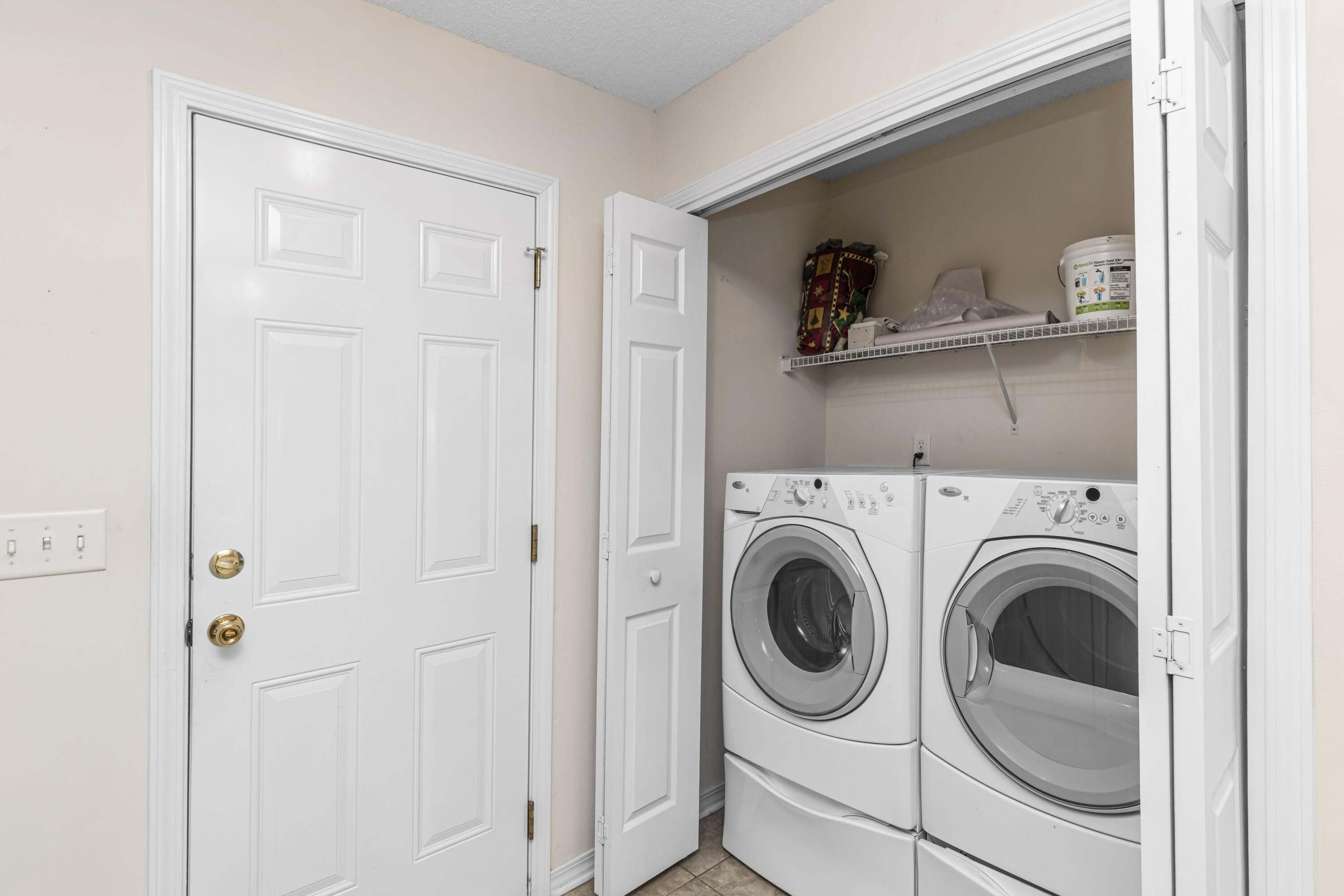 2864 Soles Lane Crestview, FL 32539 - Photo 20 of 32 a utility room with dryer and washer