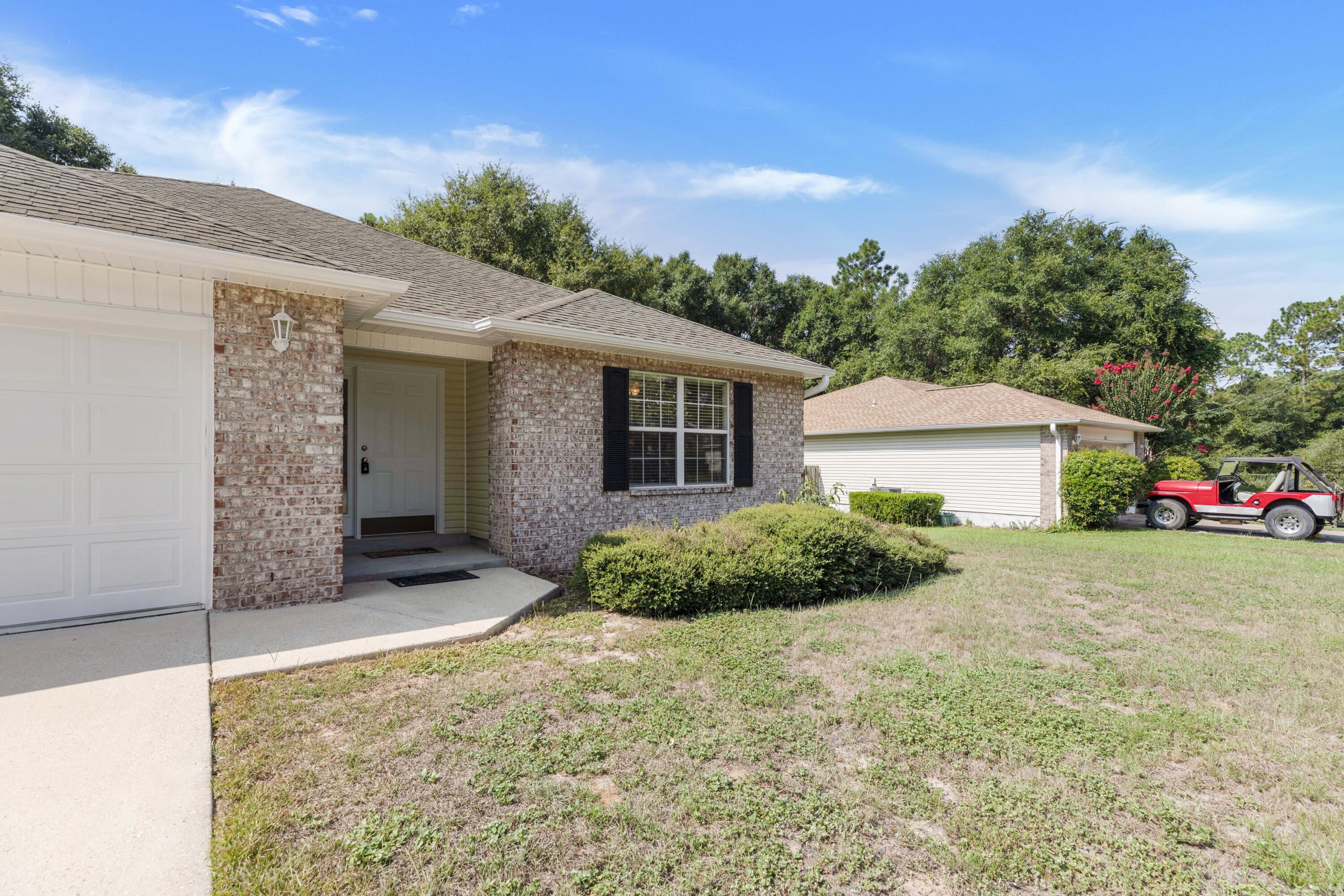2864 Soles Lane Crestview, FL 32539 - Photo 4 of 32 a view of a house with backyard and garden