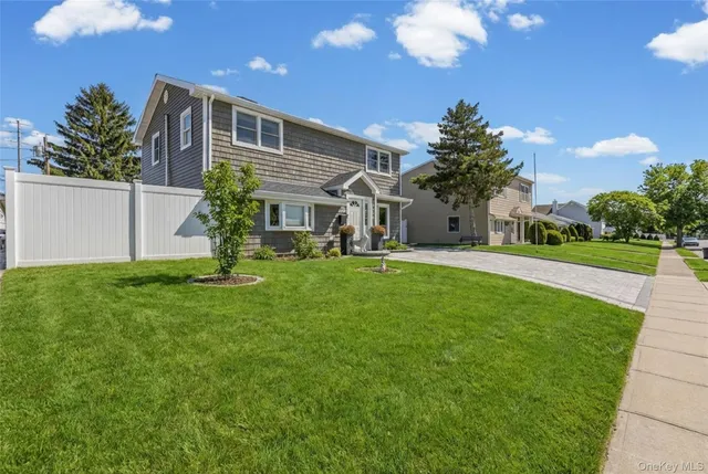 $899,999 | 4185 Harriet Road, Bethpage, NY 11714