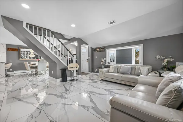 $899,999 | 4185 Harriet Road, Bethpage, NY 11714